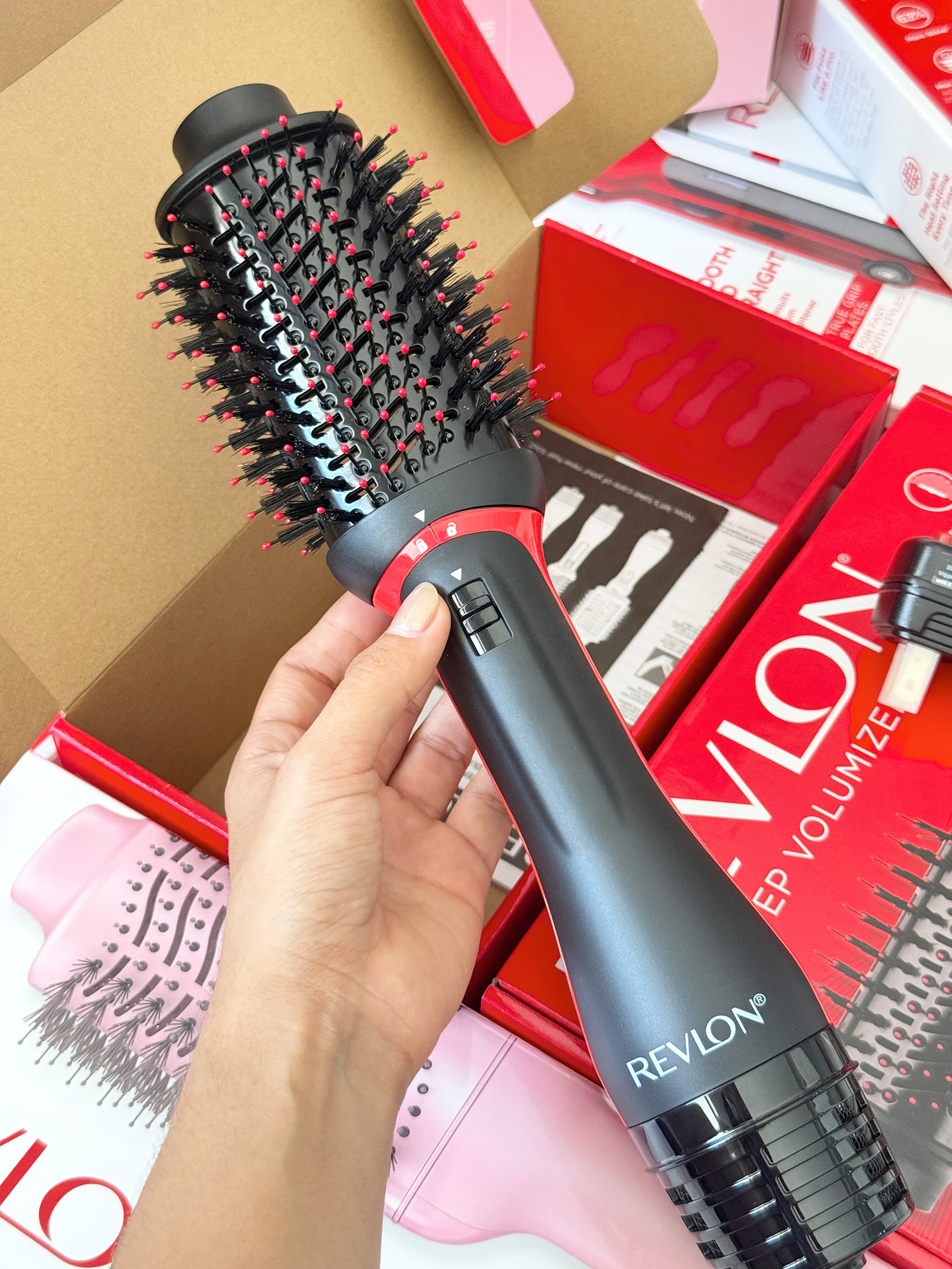 CEPILLO SECADOR NEGRO CON ATTACHMENT - REVLON