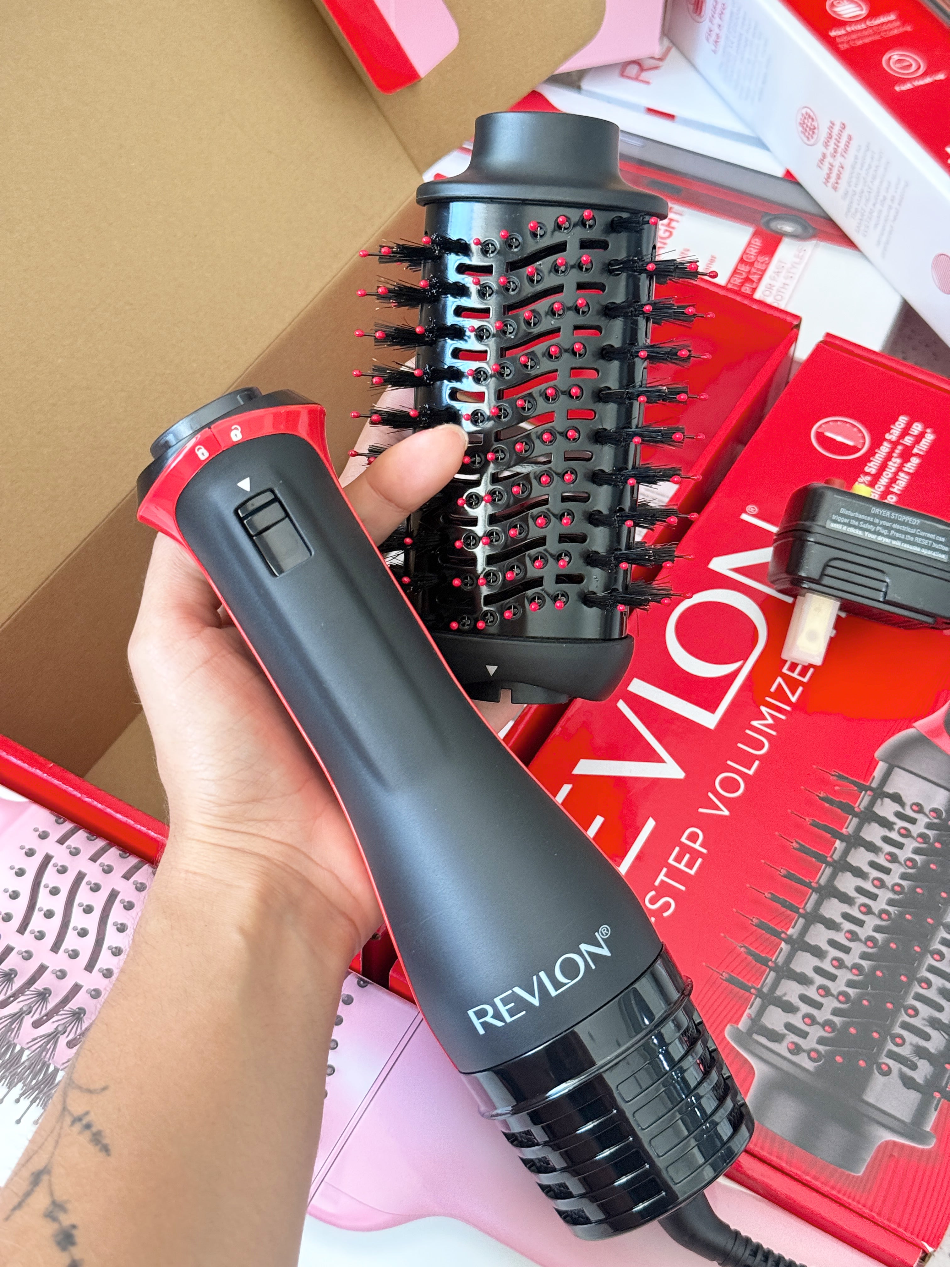 CEPILLO SECADOR NEGRO CON ATTACHMENT - REVLON