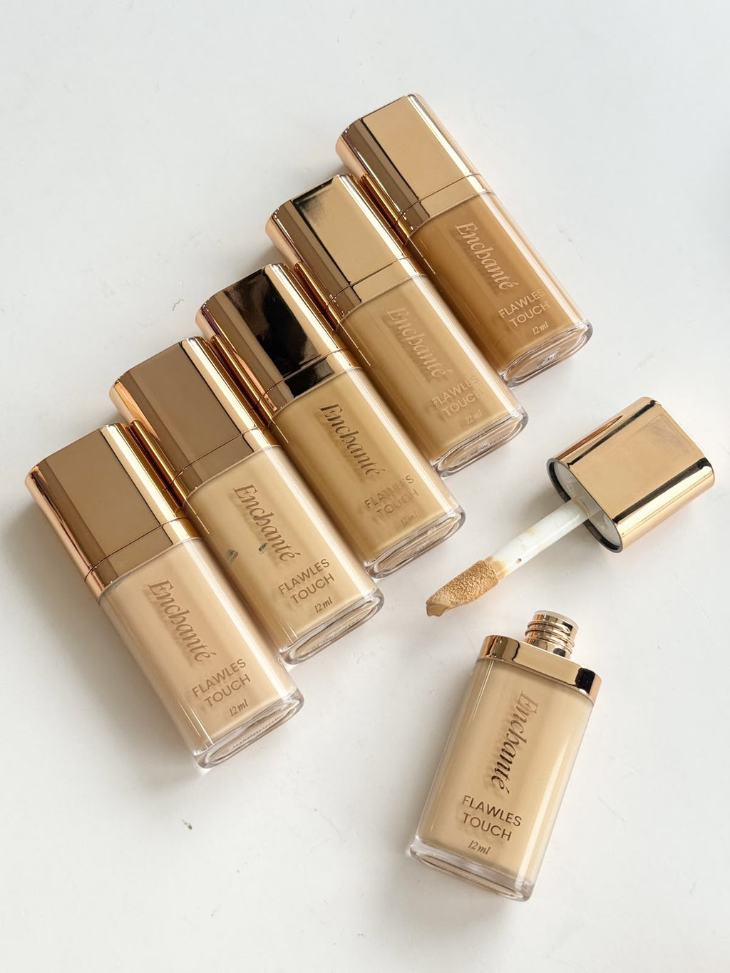 CORRECTOR ENCHANTE